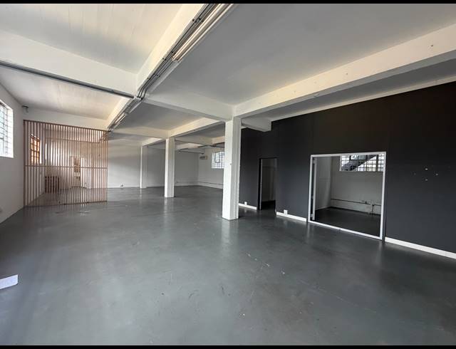 180M² BUILDING TO LET IN WOODSTOCK